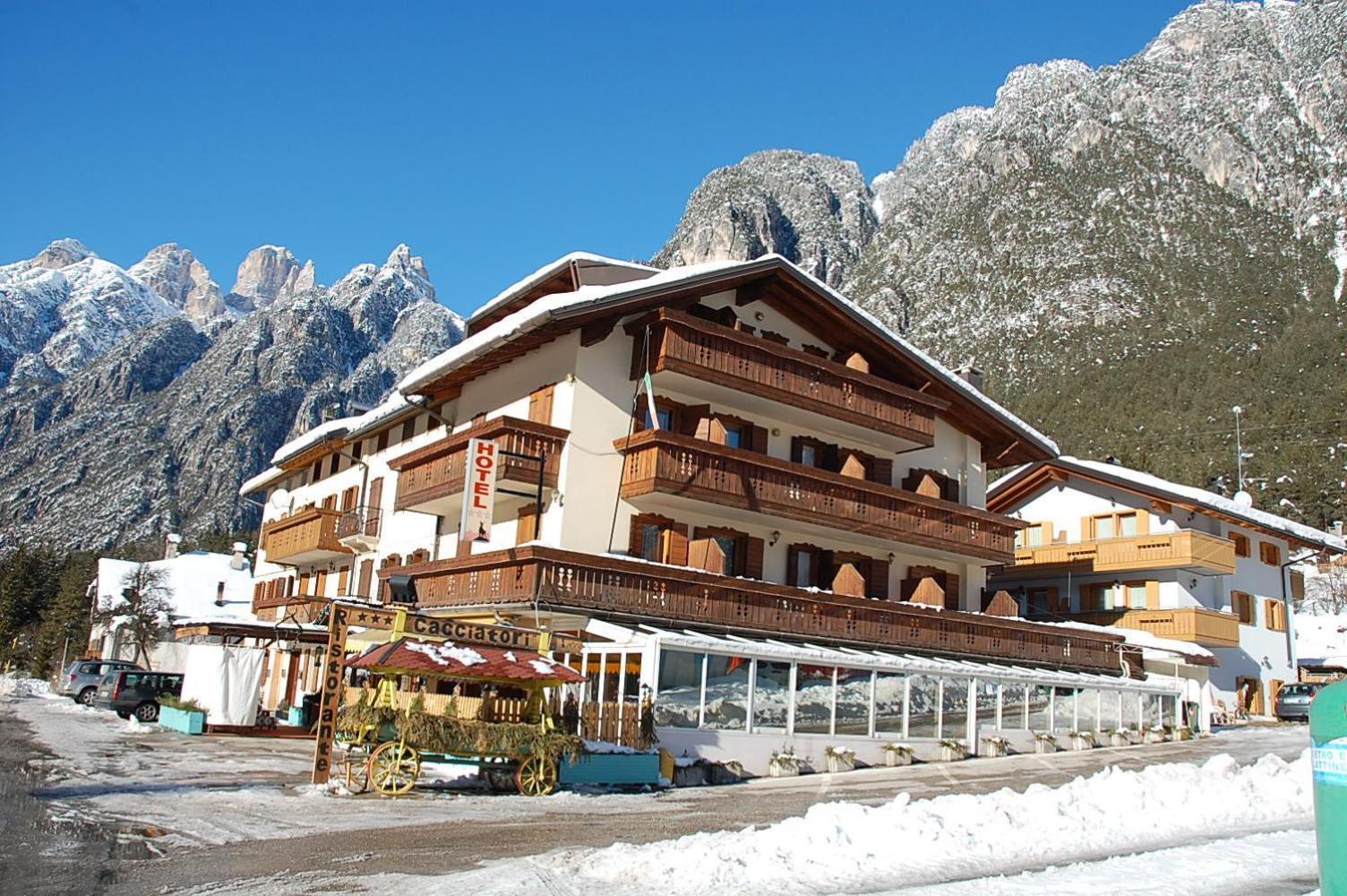 Albergo Ristorante Cacciatori Auronzo di Cadore Exterior photo